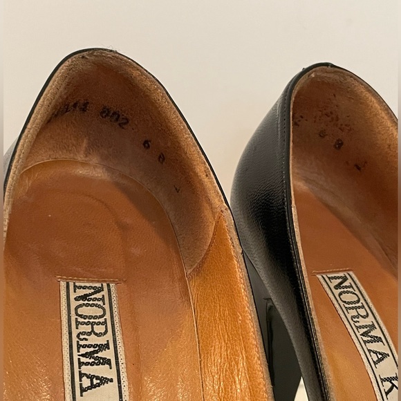 Vintage Norma Kamali Black Leather Pumps, Size 6 - Picture 7 of 8